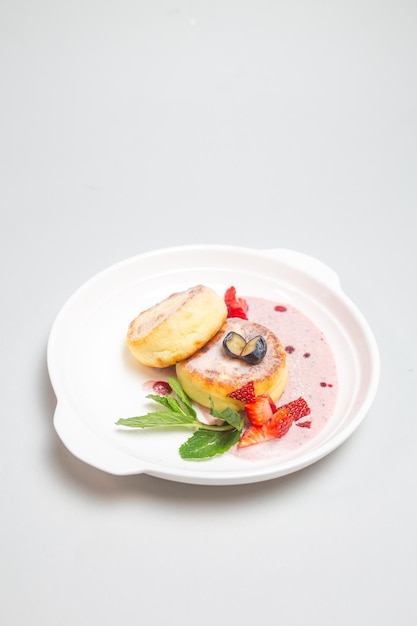 Kolacja przygotowana w pastelowej kuchni