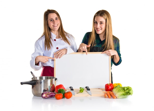 Uczestnicy kursu w kuchni